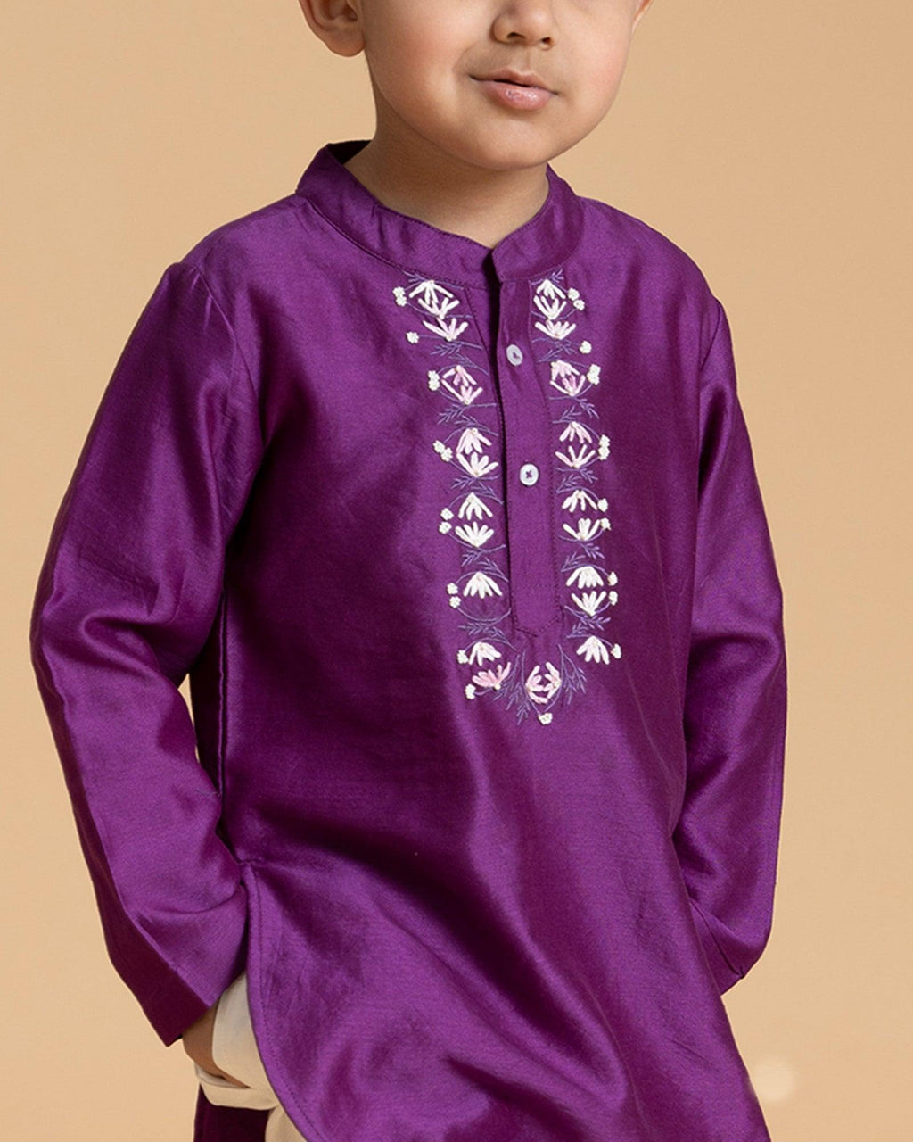 laad`s kid in japanese voilet kurta with embroideret  details on placket, paired  with off white trousers.