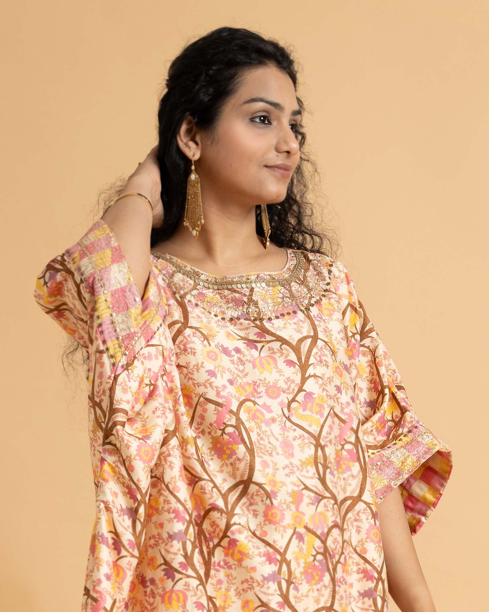 Capture spring's essence! laadindia Phulwari shades of spring kaftan (free size, boat neck) boast a blossom print & delicate embroidery. Flowing checkered palazzos graze the ankle.