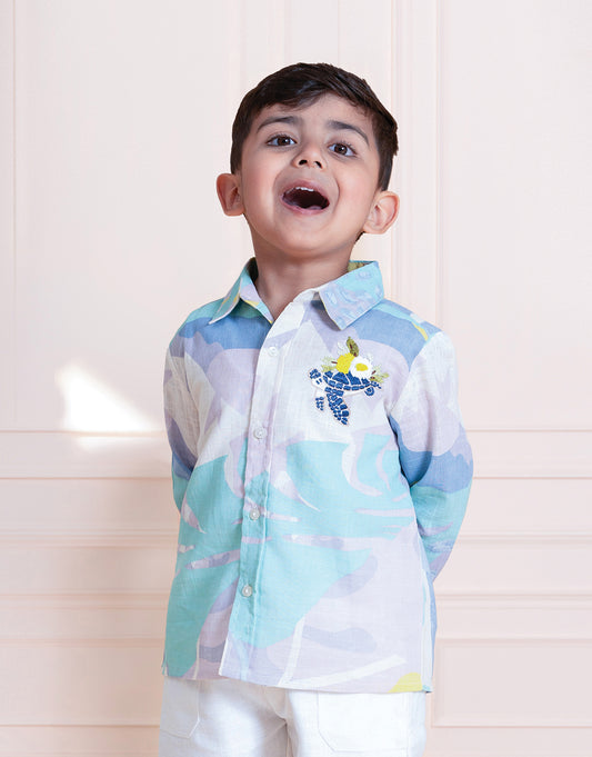 Make a splash with this ocean-themed kids’ turtle shirt featuring a vibrant sea print and hand-embroidered turtle. Breathable cotton, full sleeves, and timeless style—perfect for sunny days.