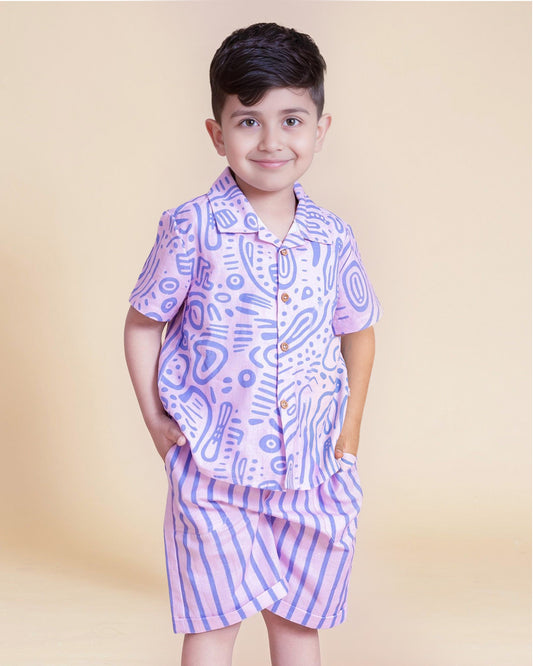 Aline fun print half-sleeve ameba shirt featuring wooden buttons and stylish strips Bermuda shorts.