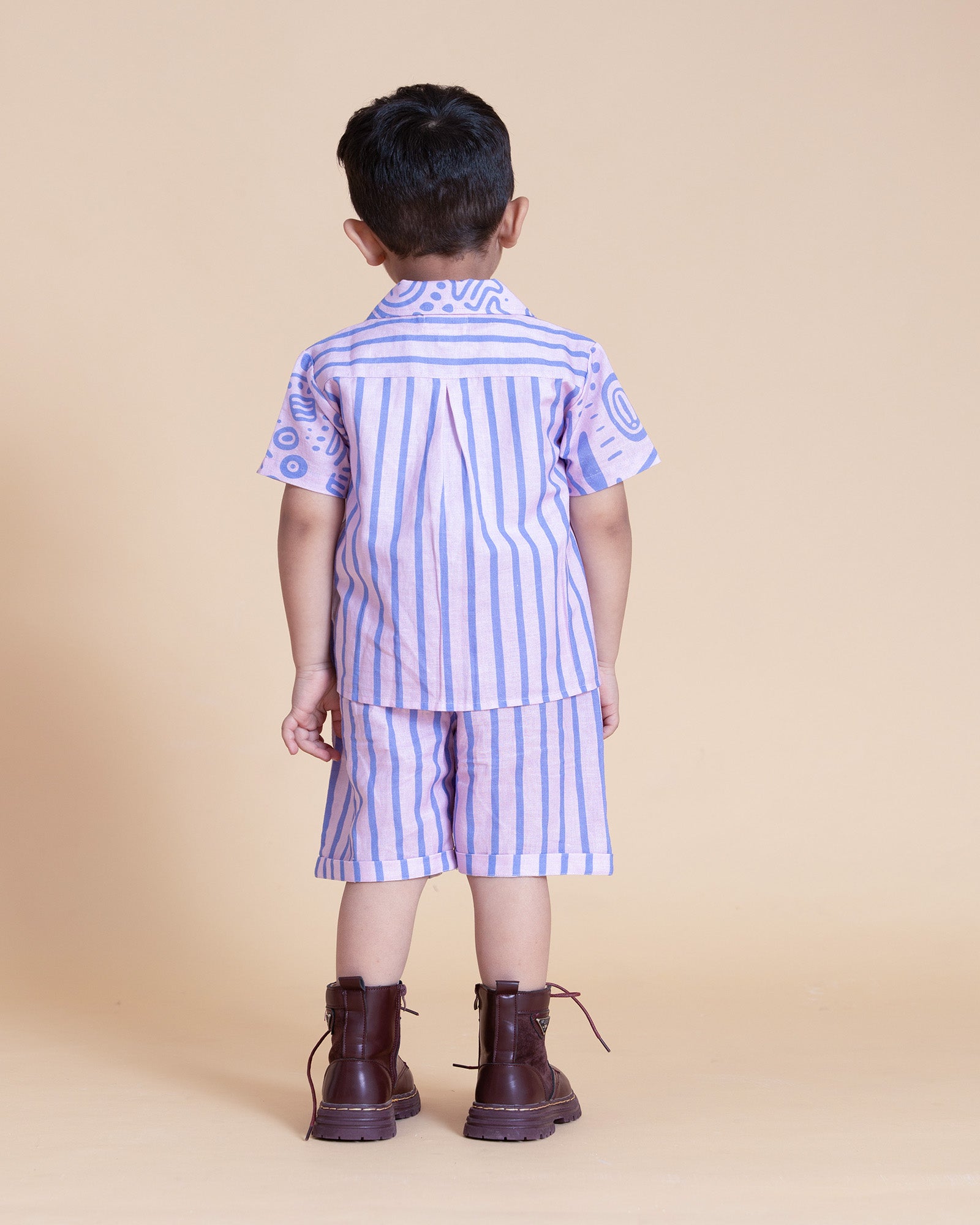 Aline fun print half-sleeve ameba shirt featuring wooden buttons and stylish strips Bermuda shorts.