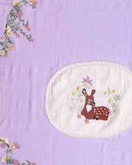 This hand-embroidered Bambi Deer Dohar, crafted from 100% cotton muslin, features a delicate deer surrounded by vibrant floral meadows. Soft and luxurious, perfect for dreamy sleep up to 3 years.